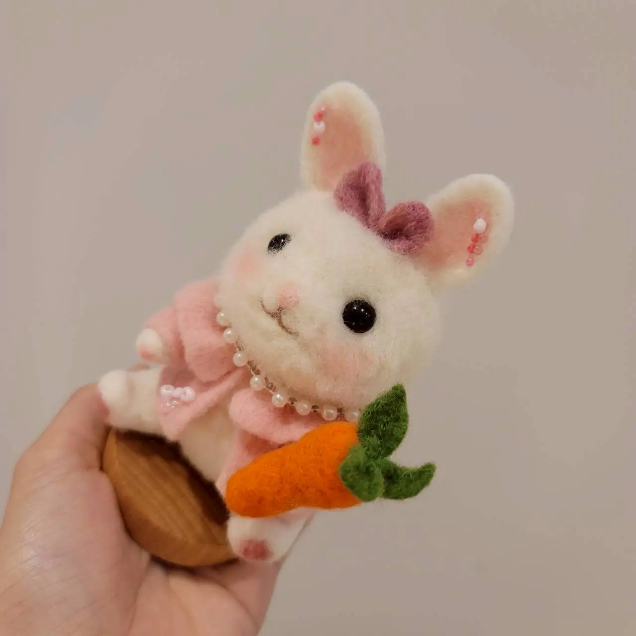 幸福蘿蔔兔羊毛氈